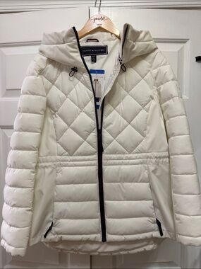 Tommy Hilfiger Women's Cream Quilted Hooded Puffer Jacket